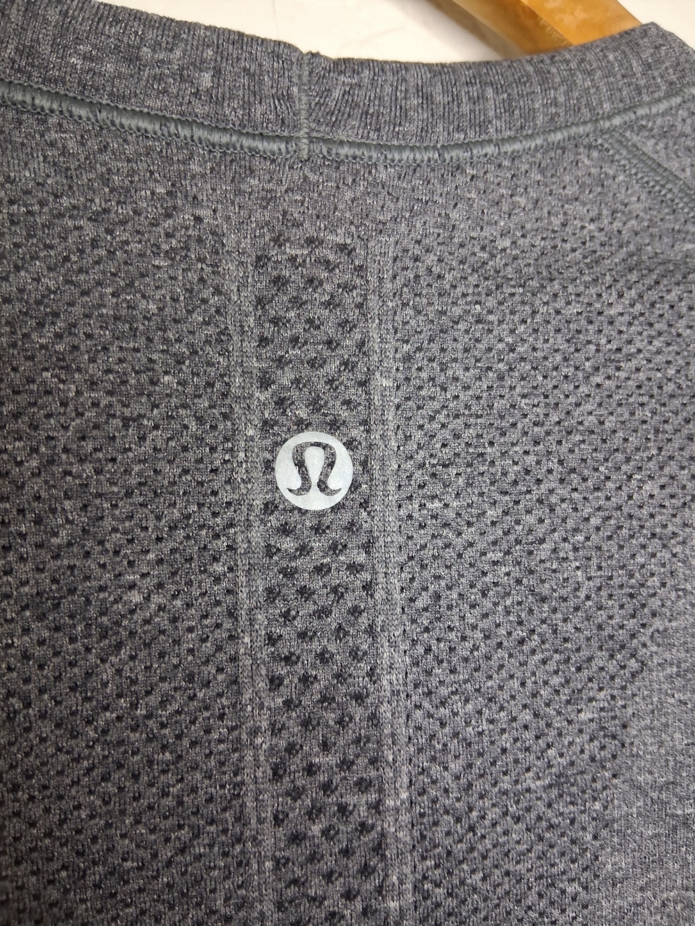 Lululemon Swiftly Tech Short Sleeve Shirt Gray Seamless Running Yoga Top Women's - Picture 3 of 7
